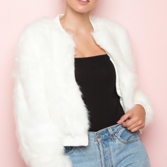 Brandy Melville Fiona White Faux Fur Bomber Jacket - Picture 2 of 12